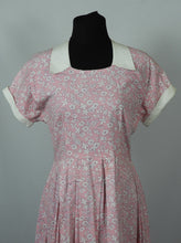 Load image into Gallery viewer, 1940s Pink and White Floral Cotton Summer Dress - B34/35