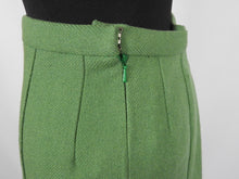 Load image into Gallery viewer, 1940s Reproduction Wool Skirt - W32 33 Maximum