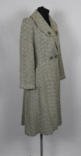 Load image into Gallery viewer, 1940s Fit and Flare Princess Coat - B37