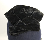 Load image into Gallery viewer, 1930s Navy Felt and Black Velvet Beaded Evening Hat