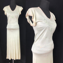 Load image into Gallery viewer, 1940s Green Celanese Nightdress - B34
