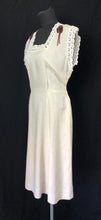 Load image into Gallery viewer, 1940s Walpoles of London Cream Linen Day Dress - B36/38