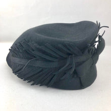 Load image into Gallery viewer, 1940s Black Military Inspired Felt Hat with Felt Feathers