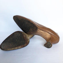 Load image into Gallery viewer, Original 1930s Milk Chocolate Brown Glace Leather Court Shoes - UK 4