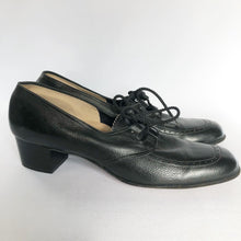 Load image into Gallery viewer, Original 1940s American Black Leather Lace Up Shoes - UK 7
