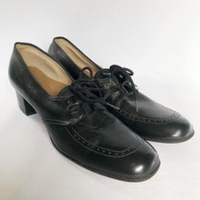 Load image into Gallery viewer, Original 1940s American Black Leather Lace Up Shoes - UK 7