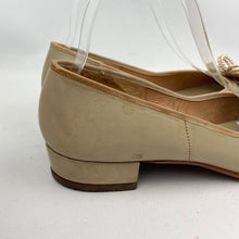 Load image into Gallery viewer, Original 1950's Dark Beige Leather Shoes with Gold Tone Trim - UK 6