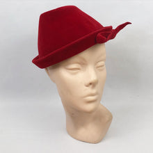 Load image into Gallery viewer, 1930s 1940s Cherry Red Felt Tyrolean Hat with Bow Trim