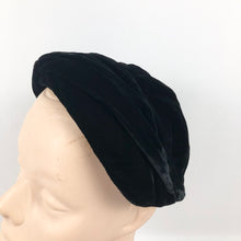 Load image into Gallery viewer, Original 1950s Black Velvet Half Hat - Classic Piece