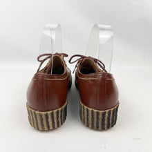 Load image into Gallery viewer, Original 1940's 1950's Chestnut Brown Leather Lace Up Shoes with Crepe Soles - UK 5 *