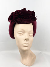 Load image into Gallery viewer, Original 1940s Raspberry Pink Felt Hat with Burgundy Velvet and Bow Trim