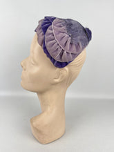 Load image into Gallery viewer, Original 1950's Two Tone Purple Feather and Velvet Half Hat