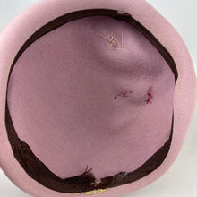 Load image into Gallery viewer, Original 1950's Dusky Pink Felt Hat with Pretty Pleats and Felt Trim
