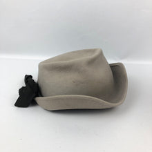 Load image into Gallery viewer, 1940s Grey Felt Hat with Double Bow Trim in Black