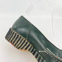 Load image into Gallery viewer, Original 1940's 1950's Forest Green Leather Slip on Shoes with Bow Trim - UK 5 *