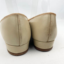 Load image into Gallery viewer, Original 1950's Dark Beige Leather Shoes with Gold Tone Trim - UK 6
