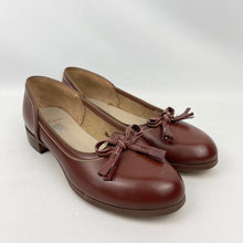 Load image into Gallery viewer, Original 1950's Chestnut Brown Leather Flat Shoes - Hoboes Hurrell of Norwich - UK 4 *