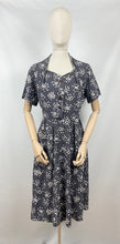 Load image into Gallery viewer, Original Volup St Michael Classic 1950s Cotton Day Dress in Grey and White Floral Print - Bust 40 42