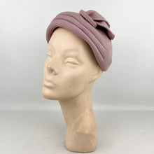 Load image into Gallery viewer, Original 1950's Dusky Pink Felt Hat with Pretty Pleats and Felt Trim