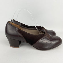 Load image into Gallery viewer, Original 1940's Deadstock Dark Brown Suede and Leather Shoes by Lotus Broadform - UK 6
