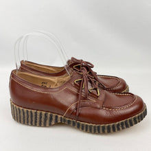 Load image into Gallery viewer, Original 1940's 1950's Chestnut Brown Leather Lace Up Shoes with Crepe Soles - UK 5 *