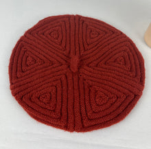 Load image into Gallery viewer, Original 1930s Knitted Beret In Rust Wool With Triangle Detail