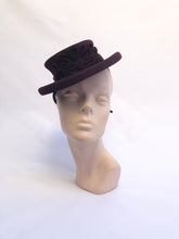 Load image into Gallery viewer, Original 1940s Burgundy Felt Hat with Soutache