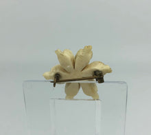 Load image into Gallery viewer, Vintage 1930s 1940s Carved Daffodil Brooch