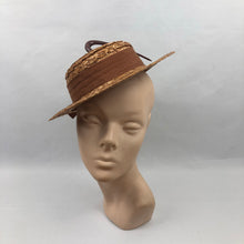 Load image into Gallery viewer, 1940s Straw Hat with Scalloped Edge and Hook Trim