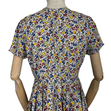 Load image into Gallery viewer, Original 1940's Classic Floral Floppy Cotton Day Dress with Neat Collar - Bust 34 36