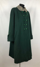 Load image into Gallery viewer, 1940s Green Wool Coat with Real Fur Collar Trim - Bust 38 48