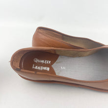 Load image into Gallery viewer, Original 1950's Warm Tan Leather Flat Shoes with Bow Trim - UK 5 *
