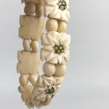 Load image into Gallery viewer, 1940s Carved Bovine Elasticated Bracelet