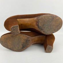 Load image into Gallery viewer, Original 1940s Chestnut Suede Shoes by Delta - Uk size 6