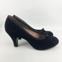 Load image into Gallery viewer, Original 1940's 1950's Black Suede Bow Fronted Court Shoes - UK 6.5
