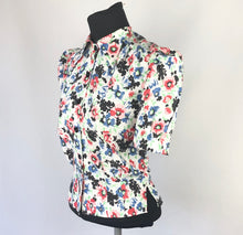 Load image into Gallery viewer, 1940s Reproduction Feed Sack Blouse - B34