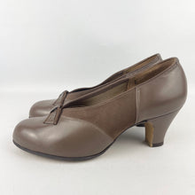 Load image into Gallery viewer, Original 1940's Deadstock in Box Taupe Suede and Leather Shoes by Diana - UK 4