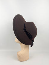 Load image into Gallery viewer, Original 1940s American Chocolate Brown Felt Fedora Hat with Plush Velvet Bow Trim