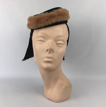 Load image into Gallery viewer, 1940s Black Felt Tilt Topper Hat with Faux Fur Trim