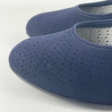Load image into Gallery viewer, Original 1940's 1950's Deadstock Blue Suede Court Shoes with Punch Detail - UK 4.5