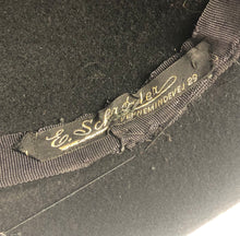 Load image into Gallery viewer, 1940s Inky Black Felt Hat with Red Trim