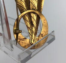 Load image into Gallery viewer, Vintage 1930s Double Feather Autumnal Brooch