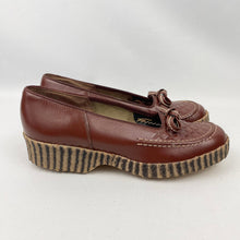 Load image into Gallery viewer, Original 1940's 1950's Chestnut Brown Leather Slip on Shoes with Bow Trim - UK 4 1/2 *