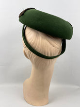 Load image into Gallery viewer, Original 1940s Forest Green Felt Hat with Chocolate Brown Grosgrain Bow Trim