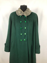 Load image into Gallery viewer, 1940s Green Wool Coat with Real Fur Collar Trim - Bust 38 48