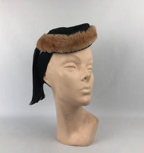 Load image into Gallery viewer, 1940s Black Felt Tilt Topper Hat with Faux Fur Trim