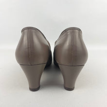 Load image into Gallery viewer, Original 1940's Deadstock in Box Taupe Suede and Leather Shoes by Diana - UK 4