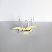 Load image into Gallery viewer, Vintage Early Plastic Seagull Brooch - Medium