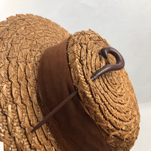 Load image into Gallery viewer, 1940s Straw Hat with Scalloped Edge and Hook Trim