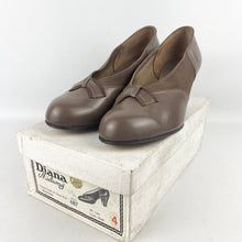 Load image into Gallery viewer, Original 1940's Deadstock in Box Taupe Suede and Leather Shoes by Diana - UK 4